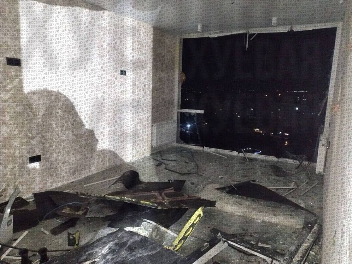 В Одесі «шахед» залетів у вікно квартири багатоповерхівки та не вибухнув (фото)