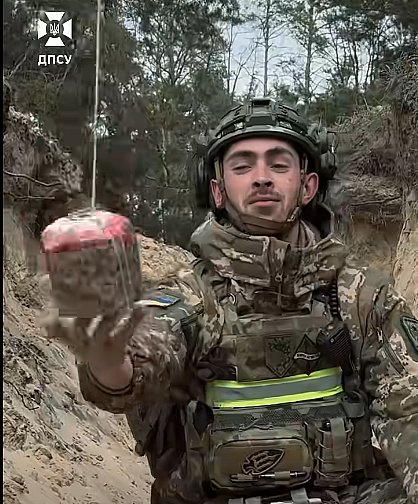 Паски доставили українським прикордонникам за допомогою дронів (відео)