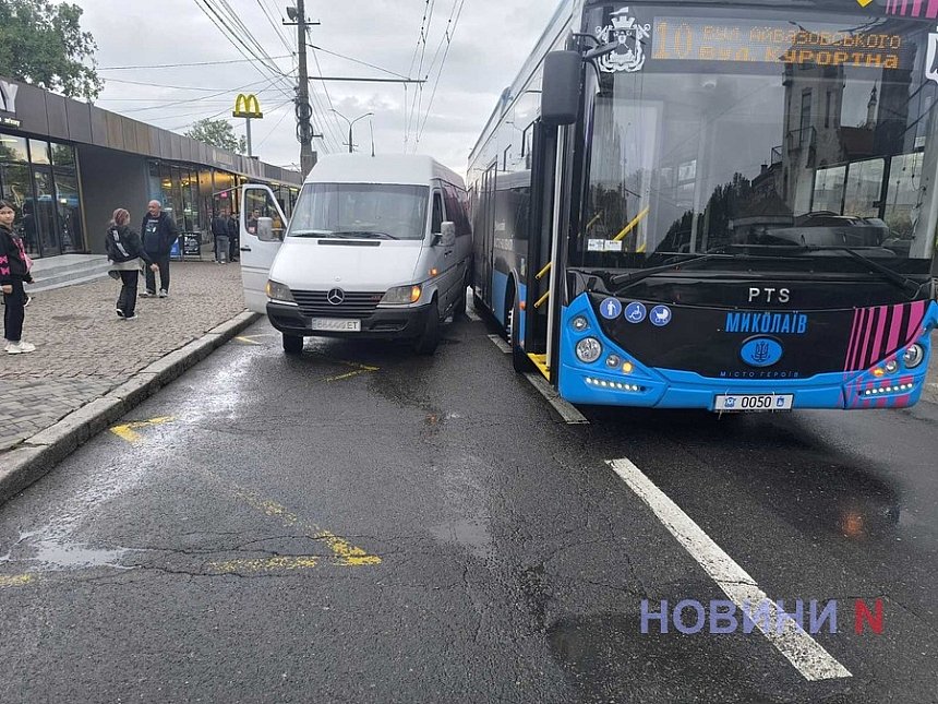 В Николаеве хотят повысить стоимость проезда в маршрутках: тариф составит от 18 гривен и выше
