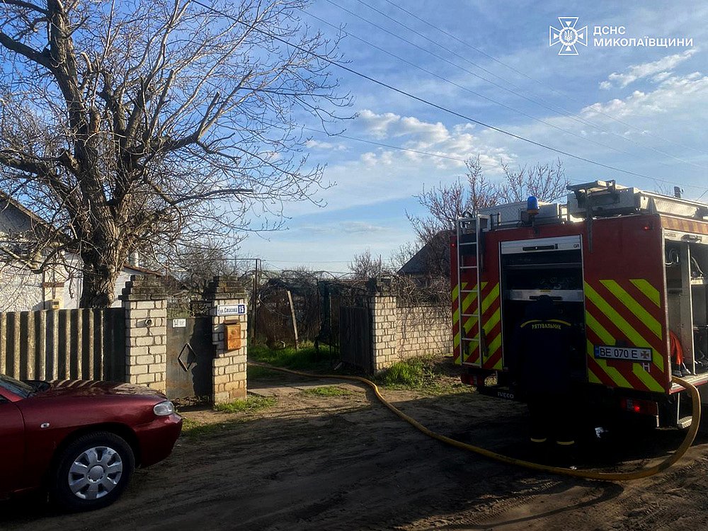 Атака на Николаевскую область: пострадала семья, разрушены дома и ЛЭП. Фото иллюстрационное