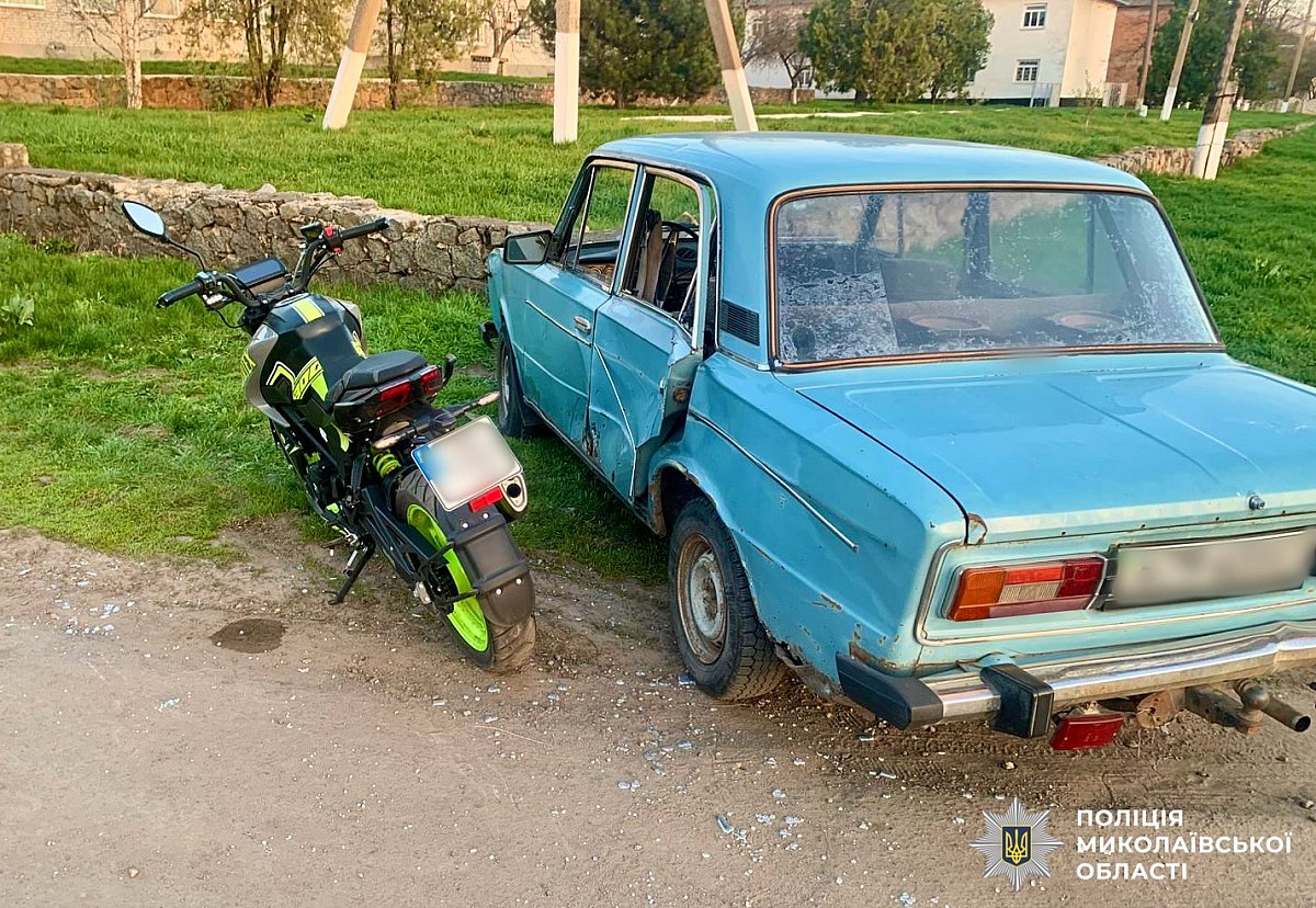 ВАЗ и мотоцикл столкнулись в Николаевской области: пострадали двое подростков
