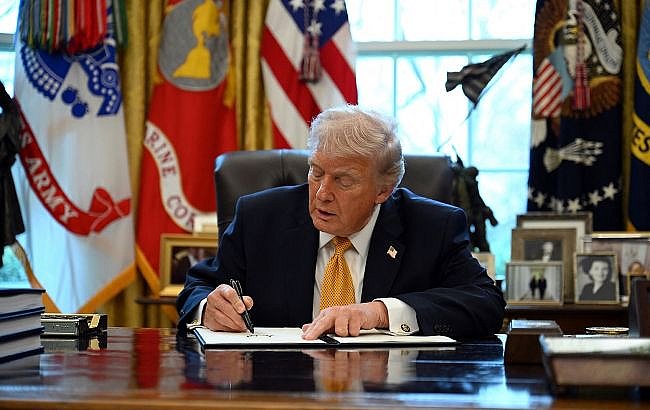 США продлили запрет на заход российских судов в порты до весны 2027 года