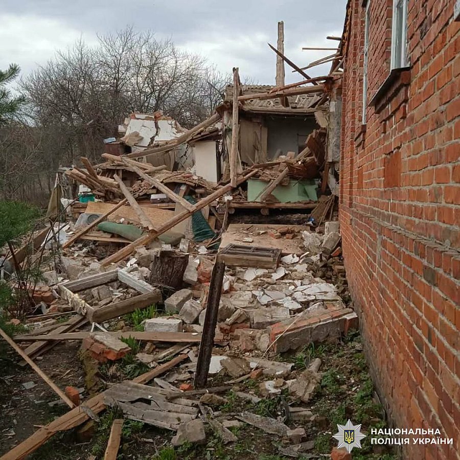 Пожары, разрушения и раненые: последствия ночных атак по Украине (фото, видео)