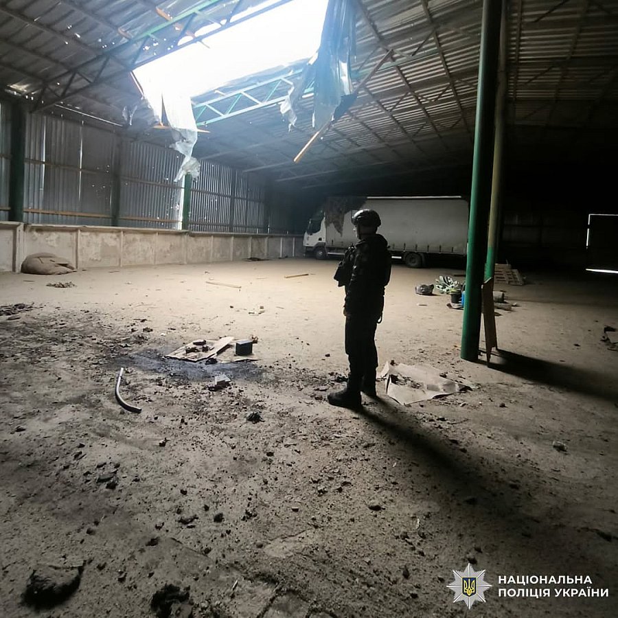 Пожары, разрушения и раненые: последствия ночных атак по Украине (фото, видео)