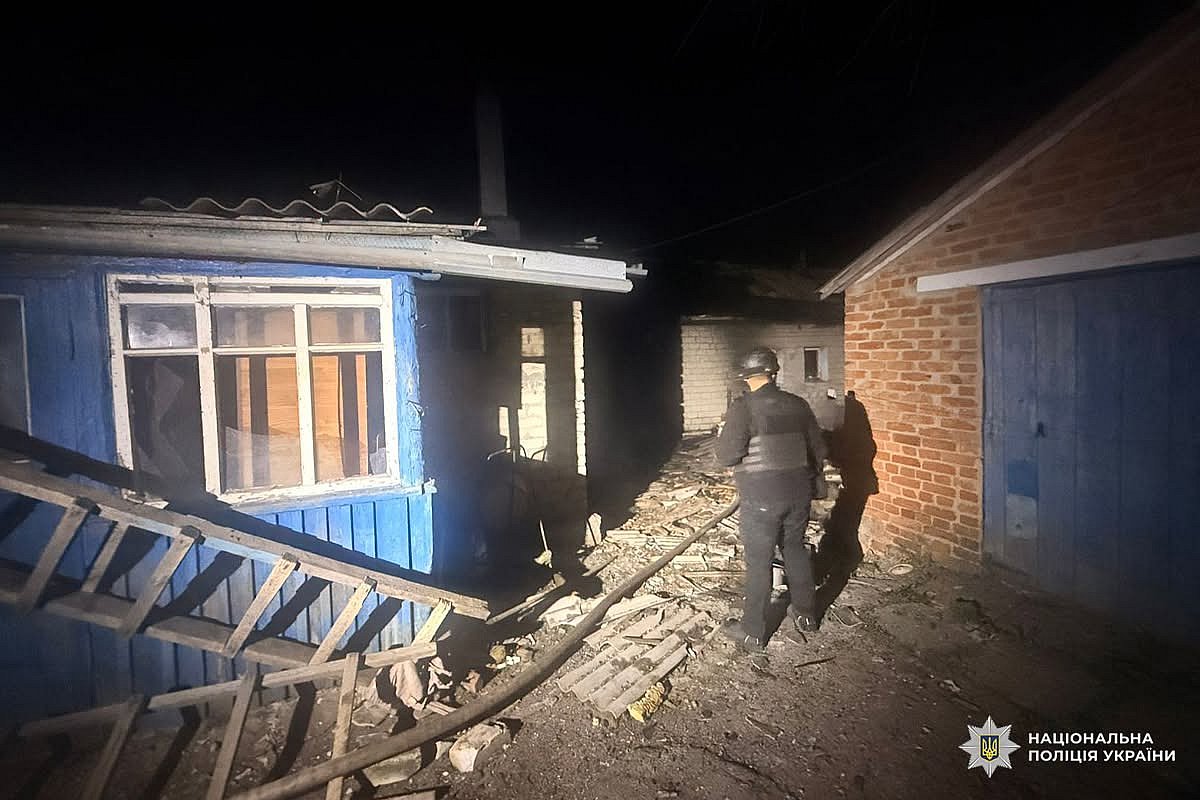 Пожары, разрушения и раненые: последствия ночных атак по Украине (фото, видео)