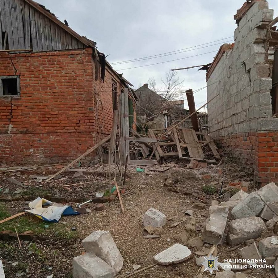 Пожары, разрушения и раненые: последствия ночных атак по Украине (фото, видео)