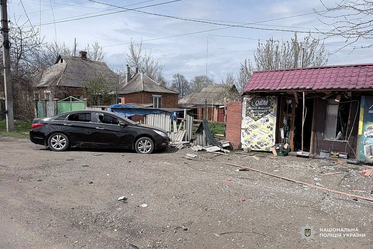 Пожары, разрушения и раненые: последствия ночных атак по Украине (фото, видео)