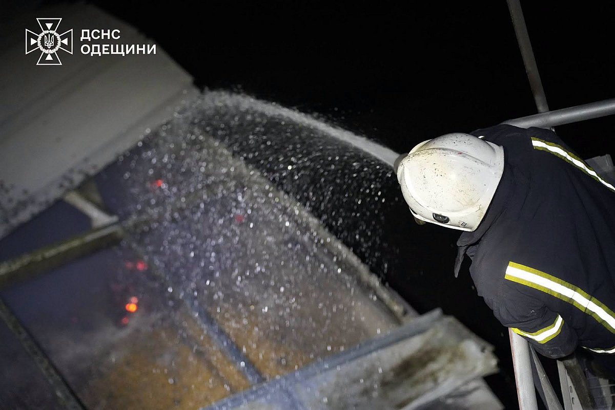 Пожары, разрушения и раненые: последствия ночных атак по Украине (фото, видео)