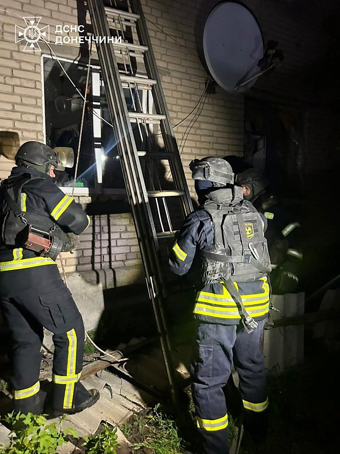 Пожары, разрушения и раненые: последствия ночных атак по Украине (фото, видео)