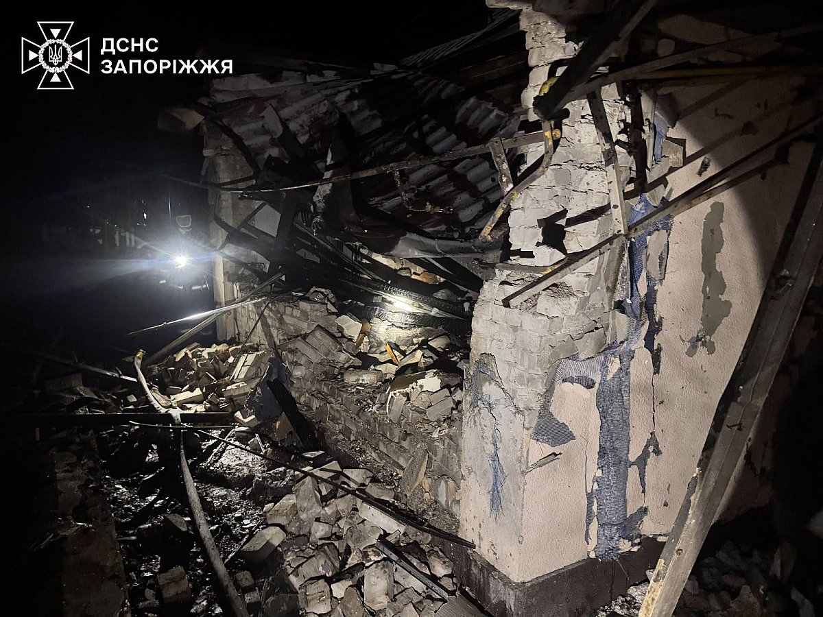 Пожежі, руйнування та поранені: наслідки нічних атак по Україні (фото, відео)