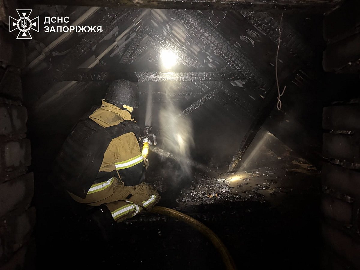 Пожары, разрушения и раненые: последствия ночных атак по Украине (фото, видео)