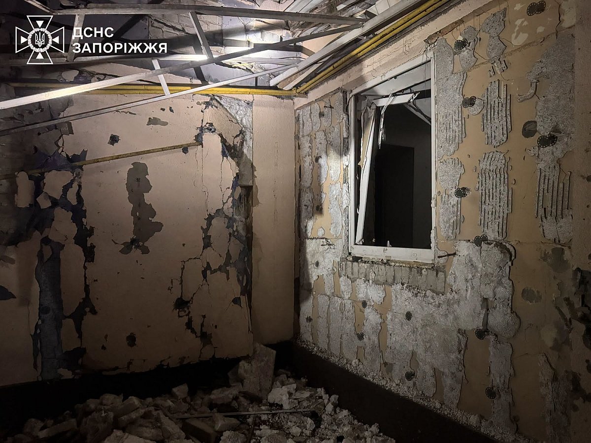 Пожежі, руйнування та поранені: наслідки нічних атак по Україні (фото, відео)