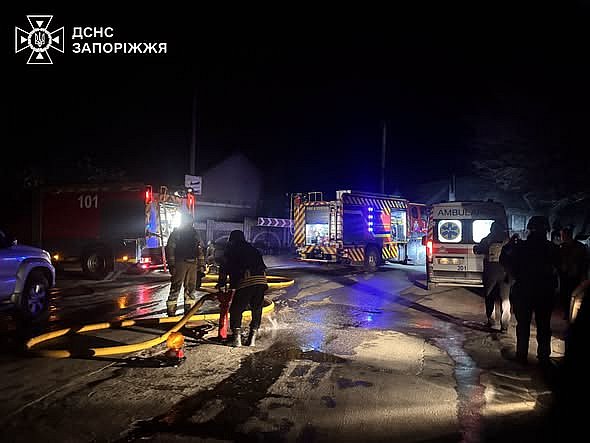 Пожежі, руйнування та поранені: наслідки нічних атак по Україні (фото, відео)