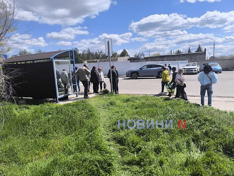 Сегодня в Николаеве поминальный день: тысячи людей отправились на кладбище