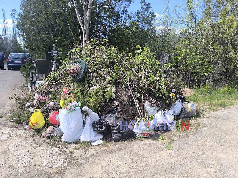 Сегодня в Николаеве поминальный день: тысячи людей отправились на кладбище