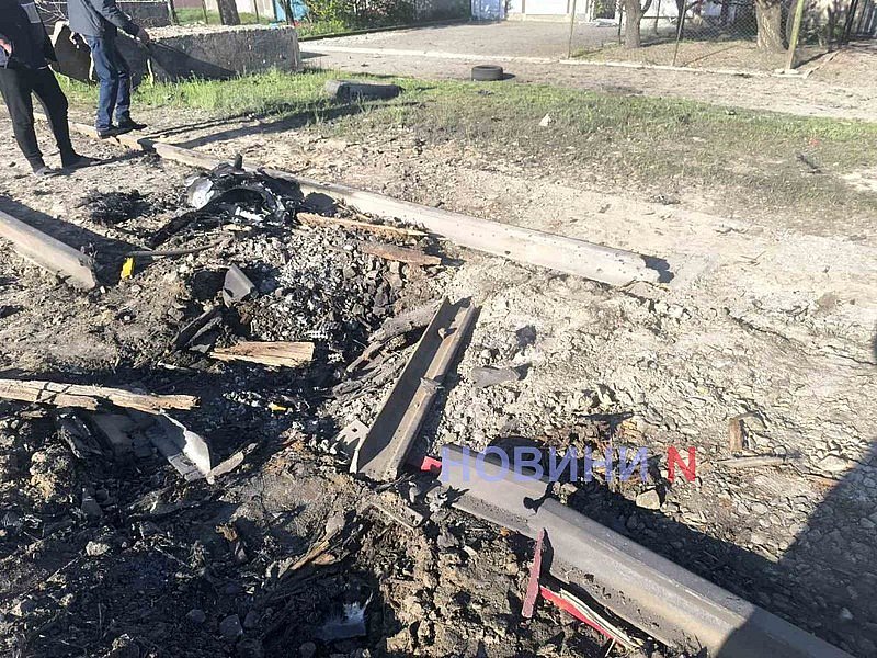 Бойова частина &laquo;шахеду&raquo; вибухнула на рейках: з'явились фото наслідків атаки на Миколаїв