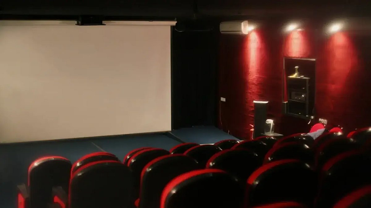 У Києві під час ЛГБТ-кінофестивалю розлили рідину із різким запахом