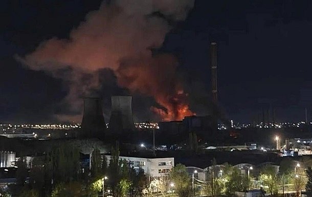Вибух на ТЕЦ та масштабна пожежа сталися у Бухаресті (фото, відео)