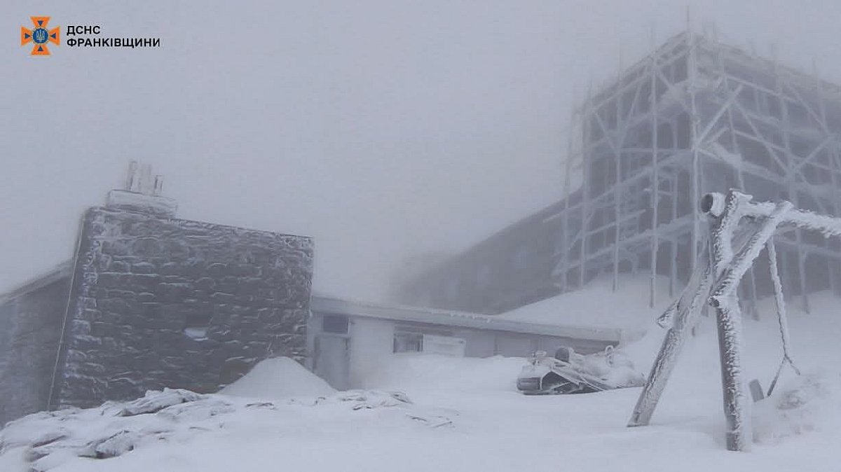 В Карпатах идет снег: температура опускается до -8°C (фото)