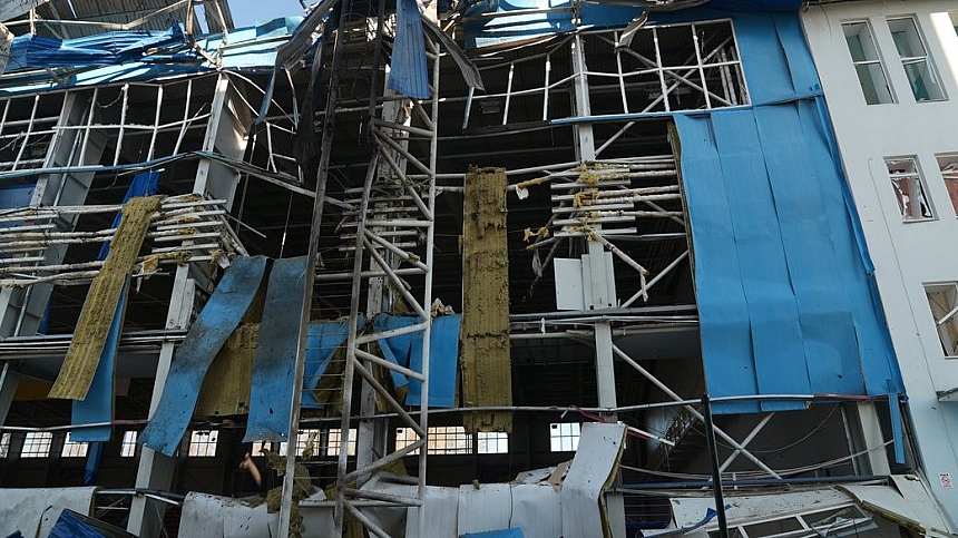 Российский удар разрушил легкоатлетический манеж в Сумах