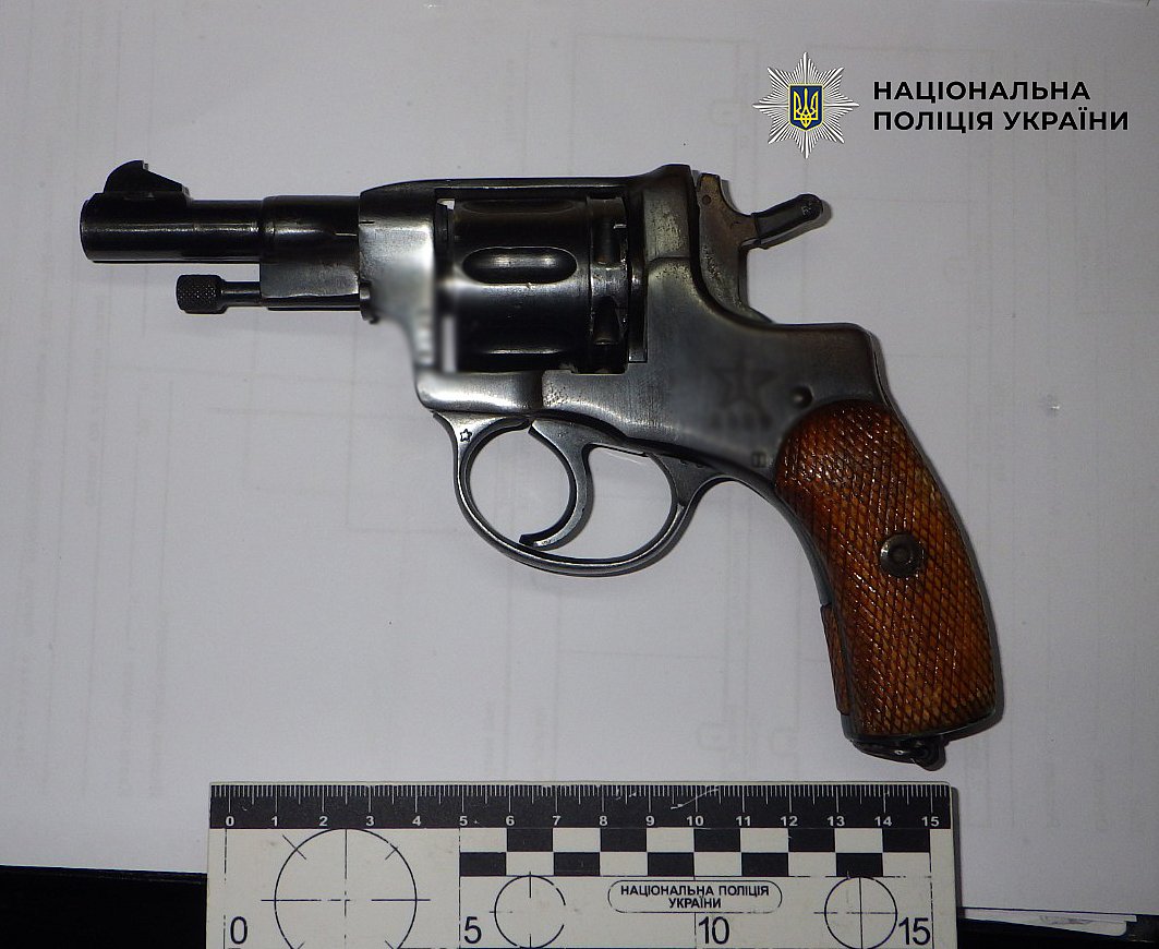 В Киеве водитель открыл стрельбу по пешеходу, переходившему дорогу в неустановленном месте