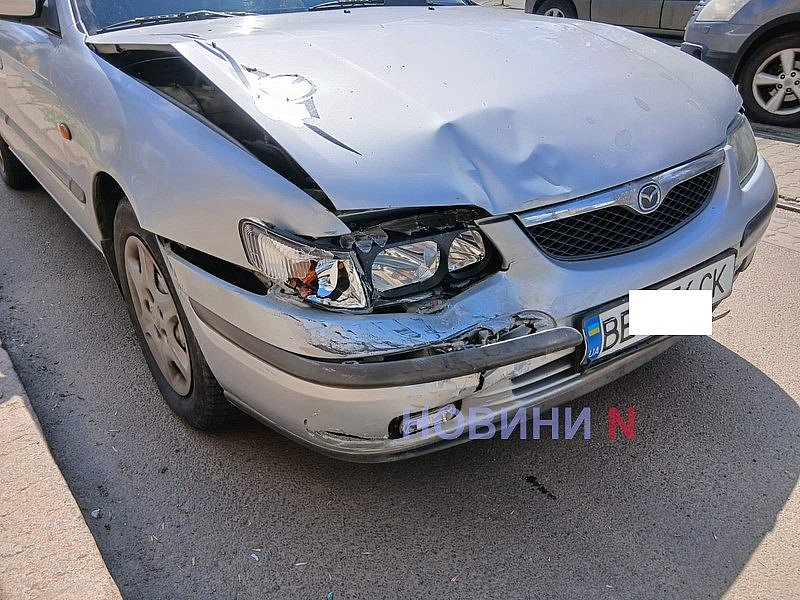 ДТП в центре Николаева: столкнулись такси и Mazda