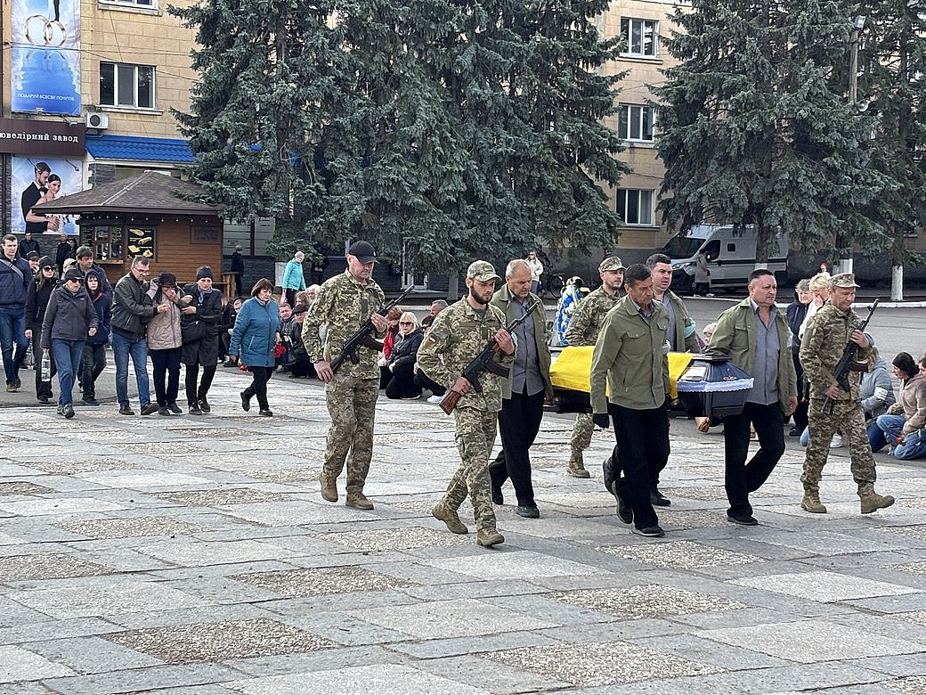 Военнослужащего Сергея Чоботаря провели в последний путь на Николаевщине