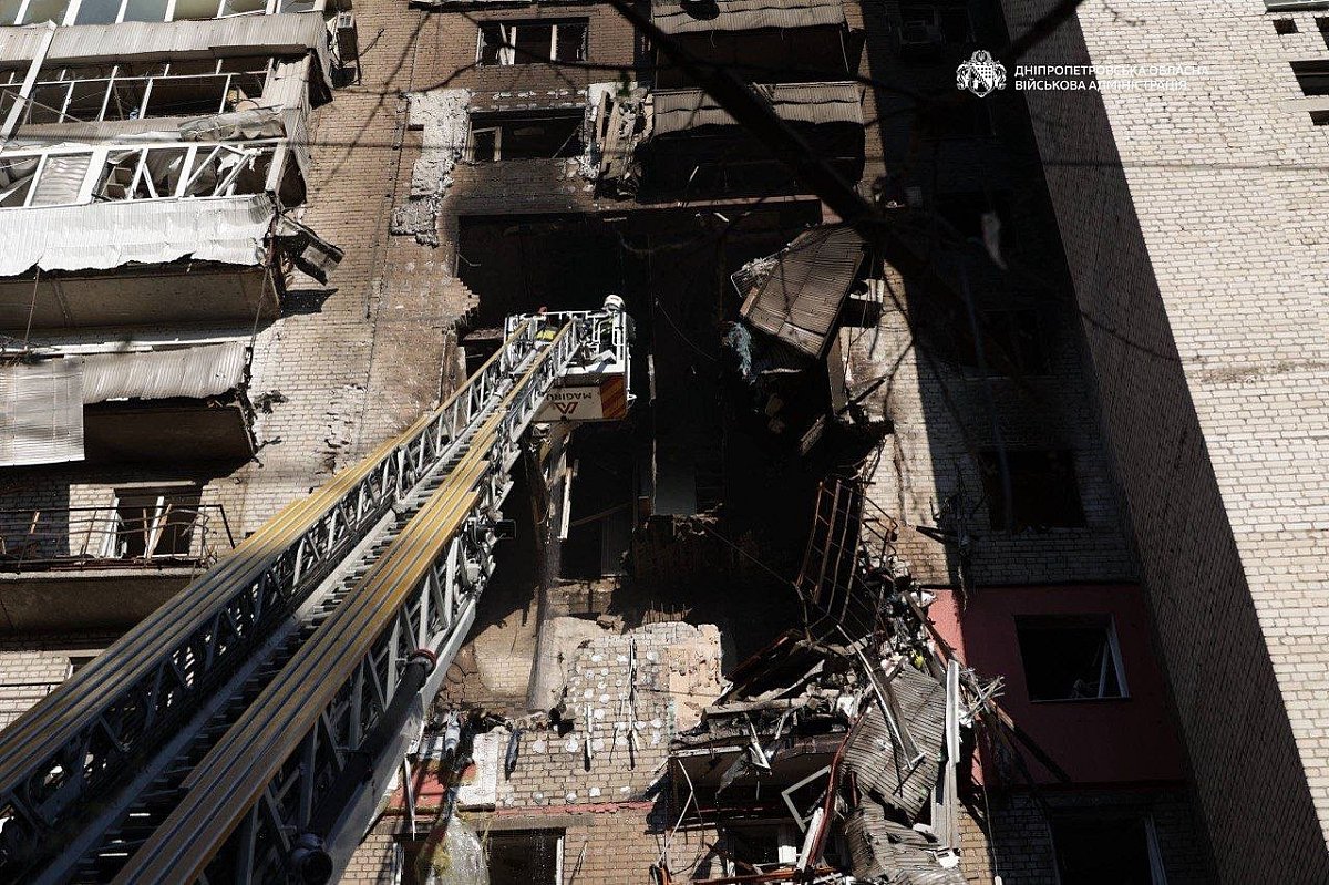 У Дніпрі росіяни влучили у багатоповерхівку: є загиблі та поранені