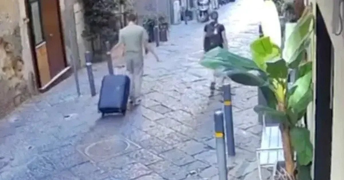 Хлопчик викинув статуетку з балкона та вбив туристку