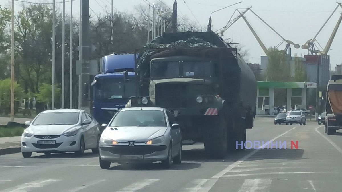 КрАЗ врезался в «Пежо» в Николаеве: затруднено движение