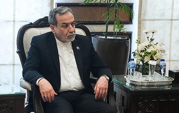 Переговоры США и Ирана могут возобновиться: глава МИД Ирана едет в Пакистан