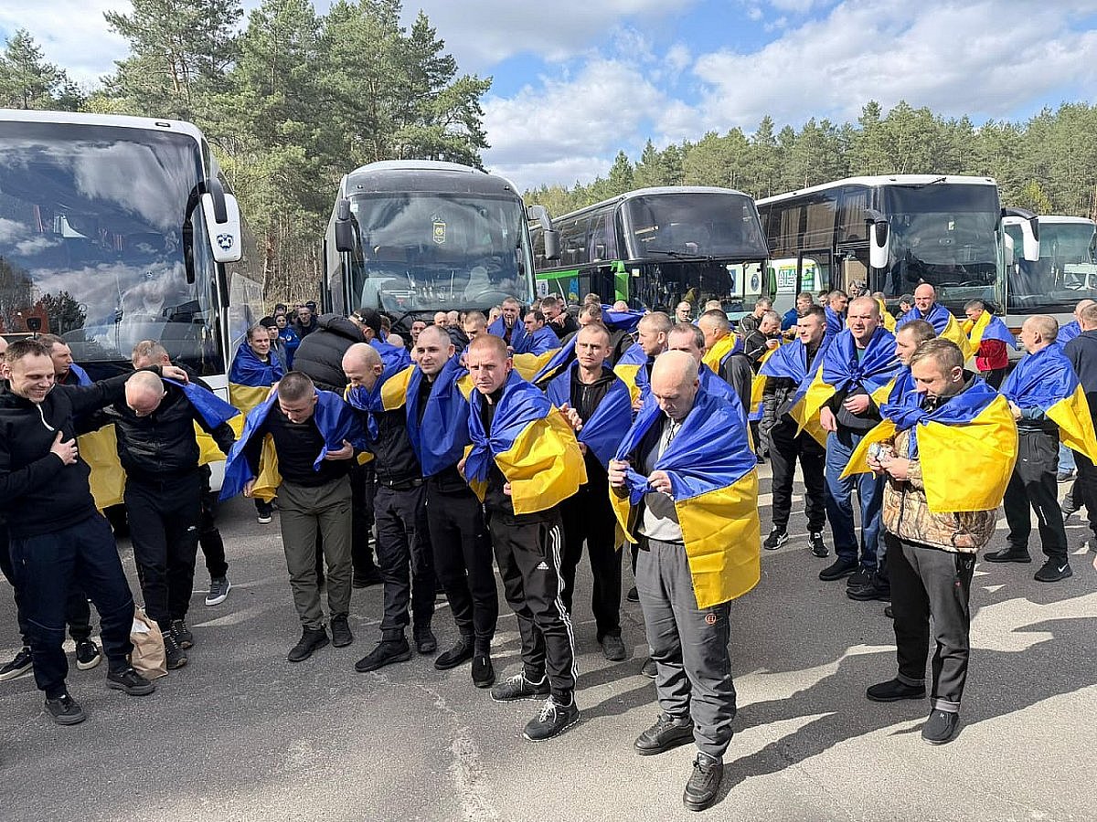 Обмен военнопленными: восемь жителей Николаевской области вернулись домой