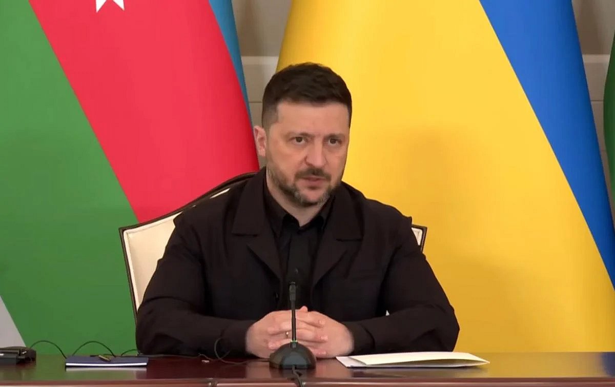 Зеленский заявил о готовности Украины к трехсторонним переговорам в Азербайджане