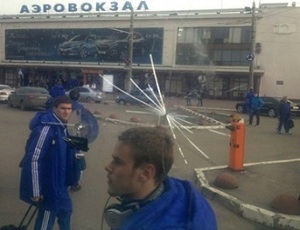 Автобус с футболистами киевского «Динамо» забросали камнями и яйцами разъяренные одесские фанаты