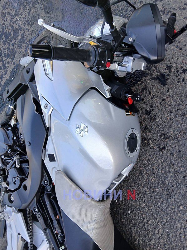 Мотоцикл врізався в Opel у центрі Миколаєва: мотоцикліст у лікарні, рух утруднений