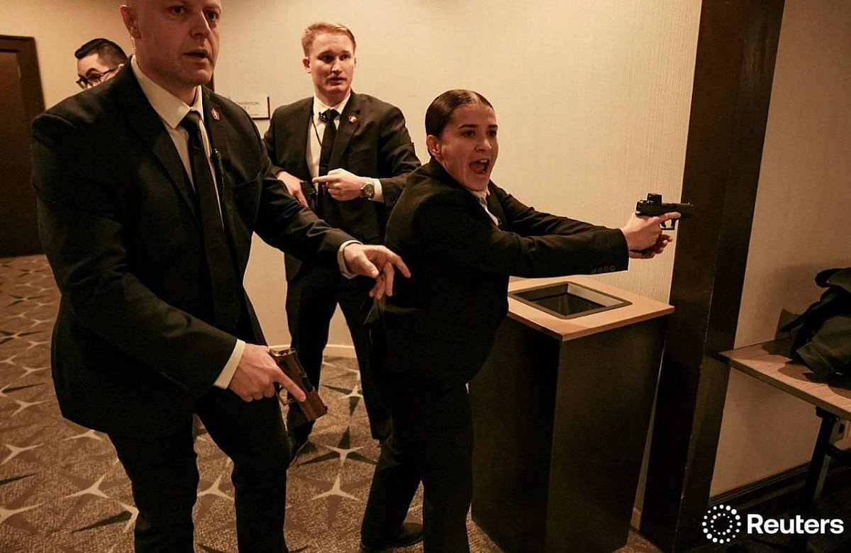 У ресторані, де вечеряв Трамп, почалася стрілянина: президента евакуювали, опубліковано відео з місця