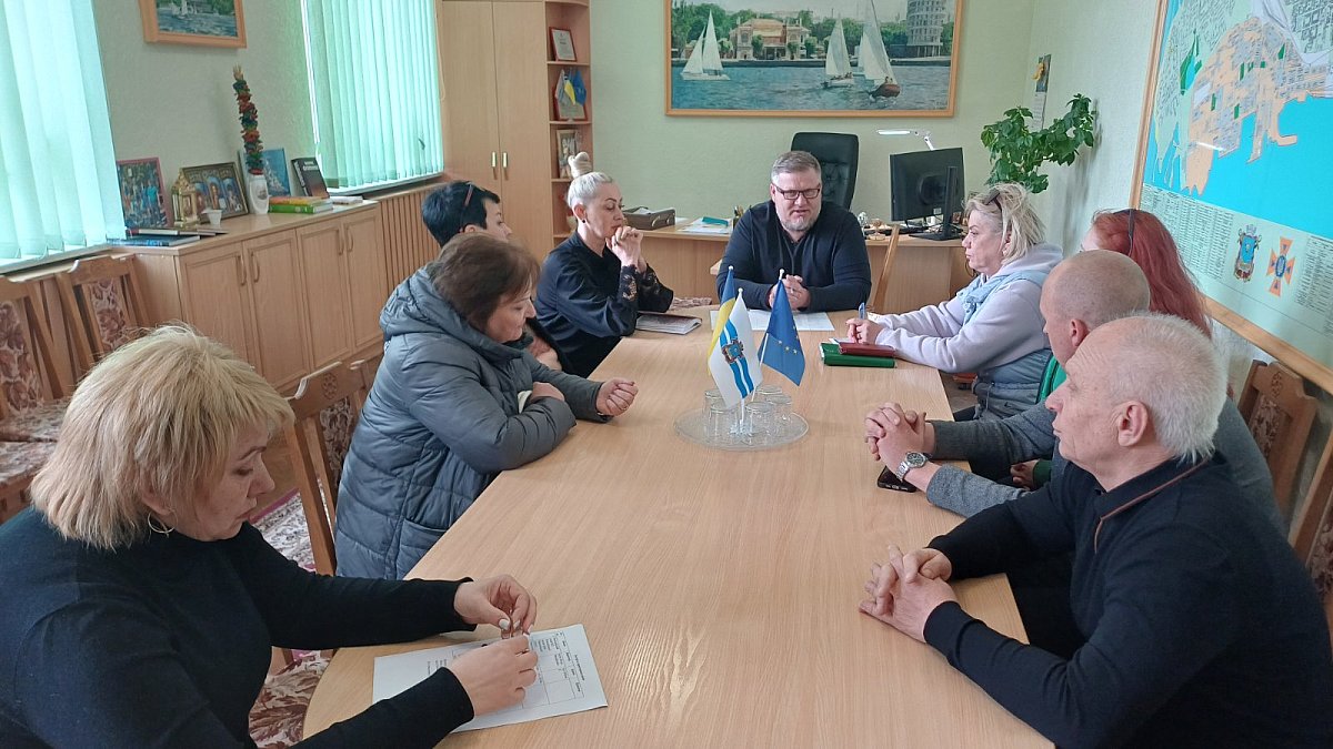 В Заводском районе Николаева хотят установить новую традицию — выпускники сажают деревья