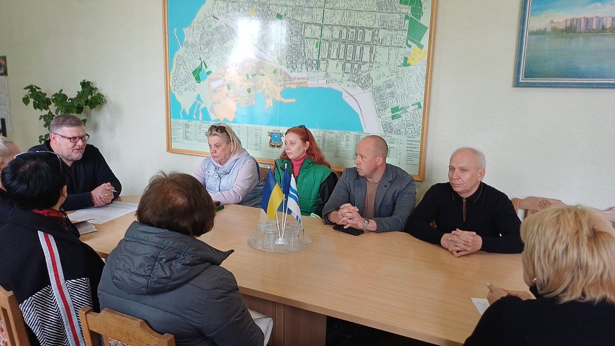 В Заводском районе Николаева хотят установить новую традицию — выпускники сажают деревья