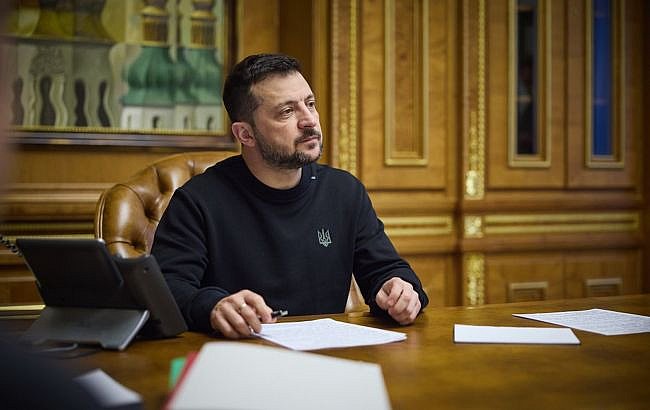 Зеленский внес законопроекты о продлении мобилизации и военного положения