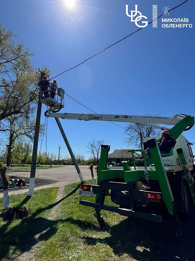 Ветер валил электроопоры и рвал провода: в «Николаевоблэнерго» напомнили, куда обращаться при аварии