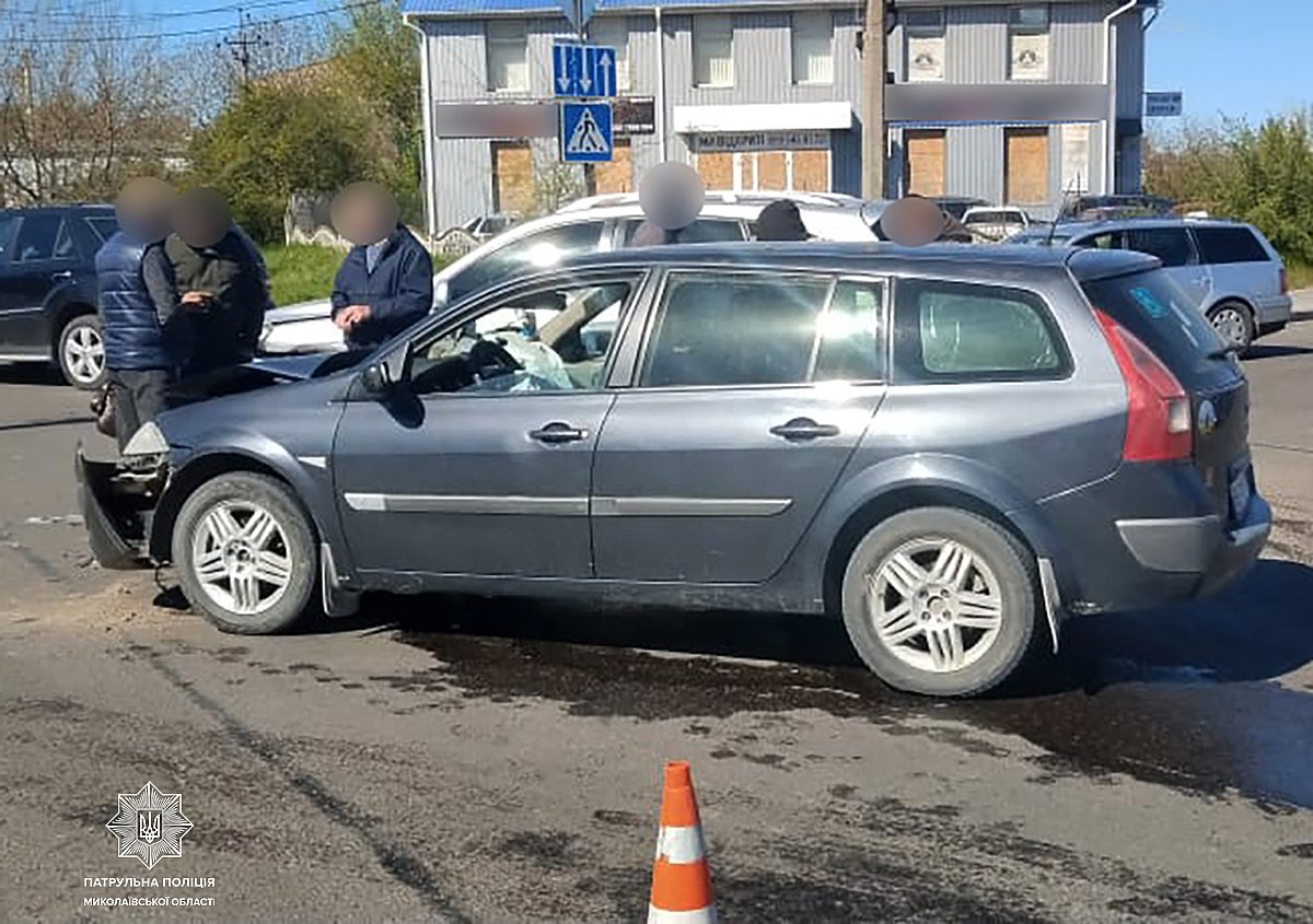 Участник ДТП в Николаеве показал полицейским «сомнительное» водительское удостоверение