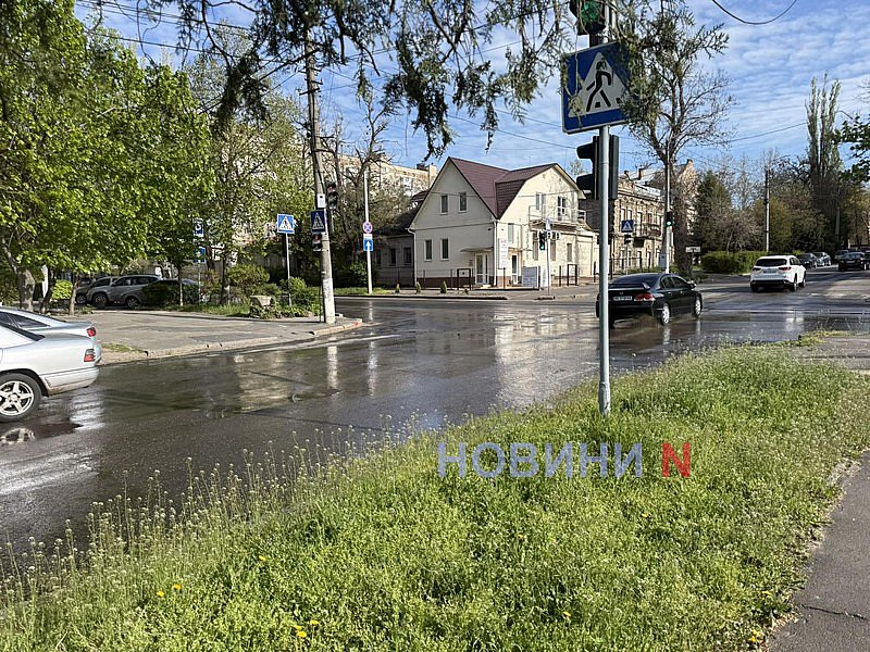 Центр Миколаєва заливає водопровідною водою: відео події
