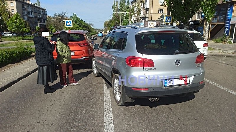 На одном участке проспекта в Николаеве два ДТП в разных направлениях — возникли пробки