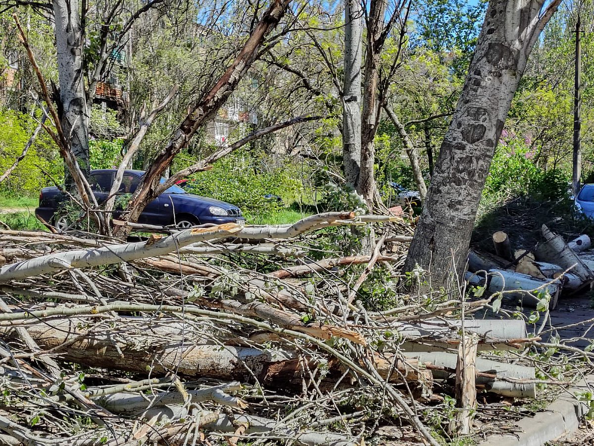 У Миколаєві третю добу борються з наслідками негоди