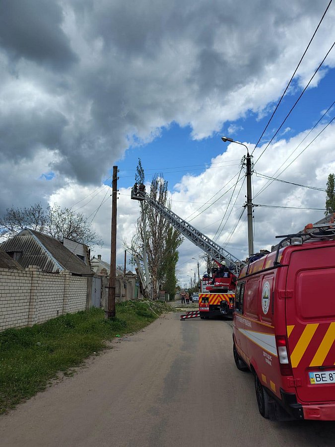 У Миколаєві третю добу борються з наслідками негоди