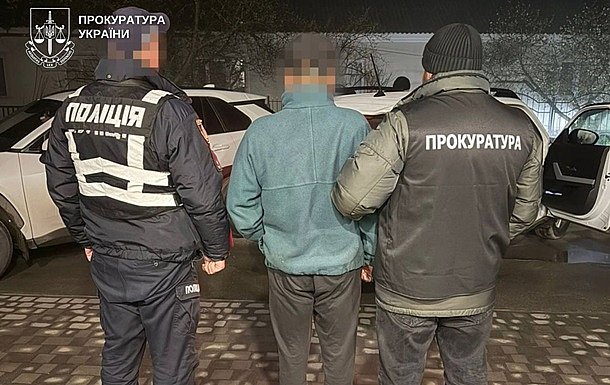 На Хмельниччині затримано чоловіка за повторне зґвалтування малолітньої падчерки