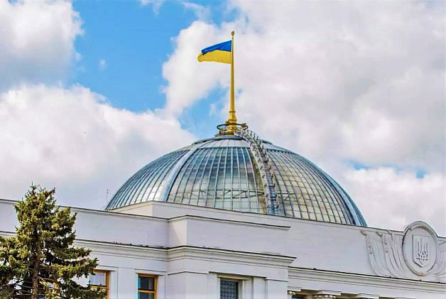 Рада продовжила військовий стан та мобілізацію в Україні: два депутати були проти
