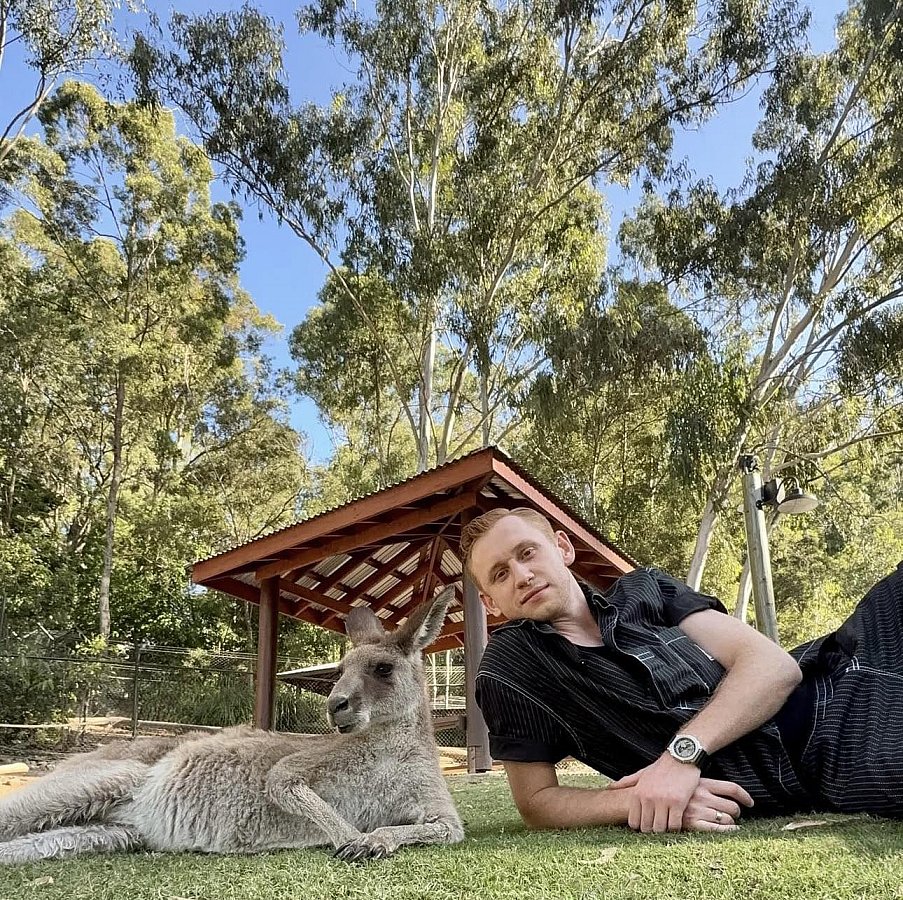 Актер из Николаева Александр Рудинский заинтриговал фото со съемок в Австралии