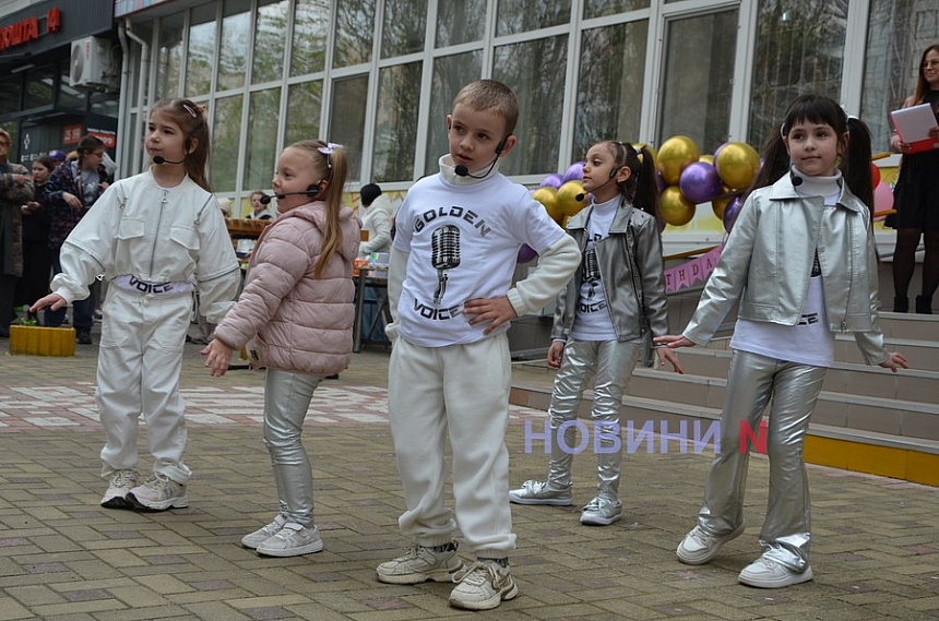 Миколаївська «Берегиня» відсвяткувала день народження творчим дефіле, яскравим феєрверком і врученням медалей