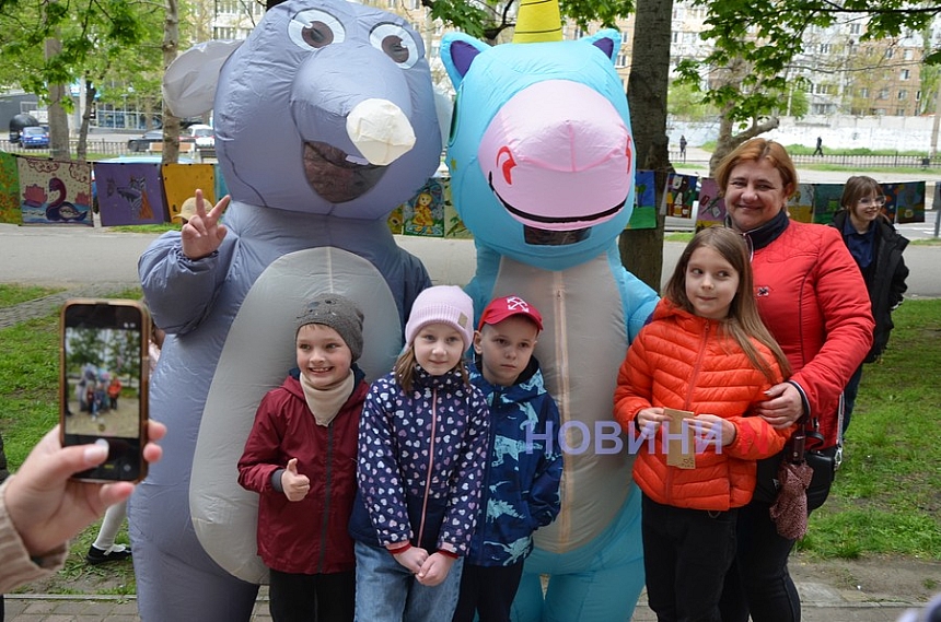 Миколаївська «Берегиня» відсвяткувала день народження творчим дефіле, яскравим феєрверком і врученням медалей